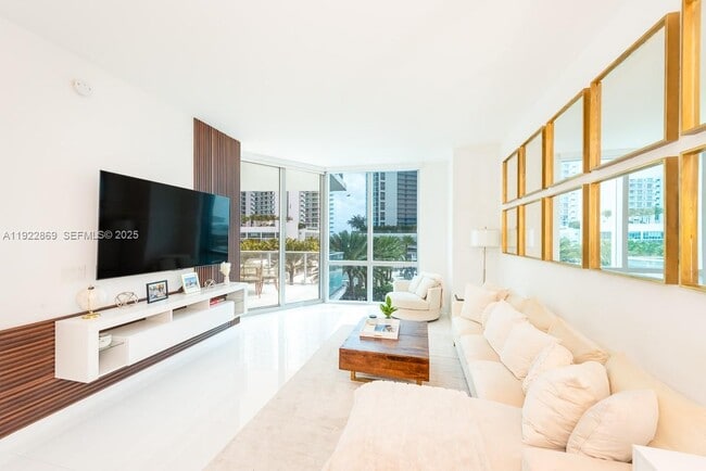 Building Photo - 851 NE 1st Ave