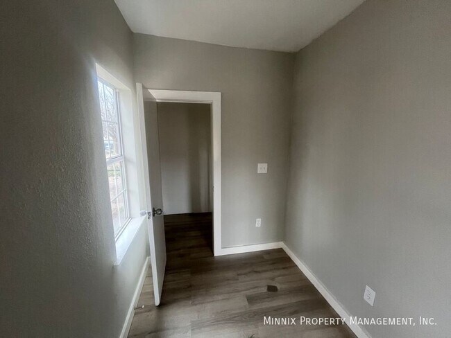 Foto del edificio - 950 S 10th St