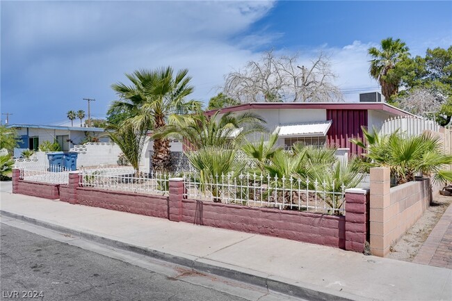 Building Photo - 3712 W El Parque Ave
