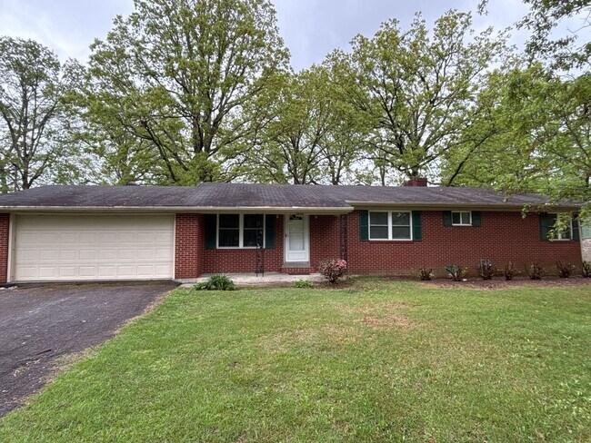 Building Photo - Ranch Style 3 Bedroom, 2 Bath Home