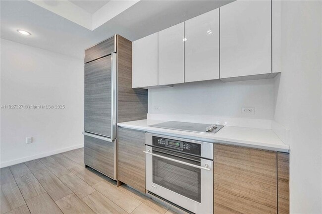 Building Photo - 1100 S Miami Ave