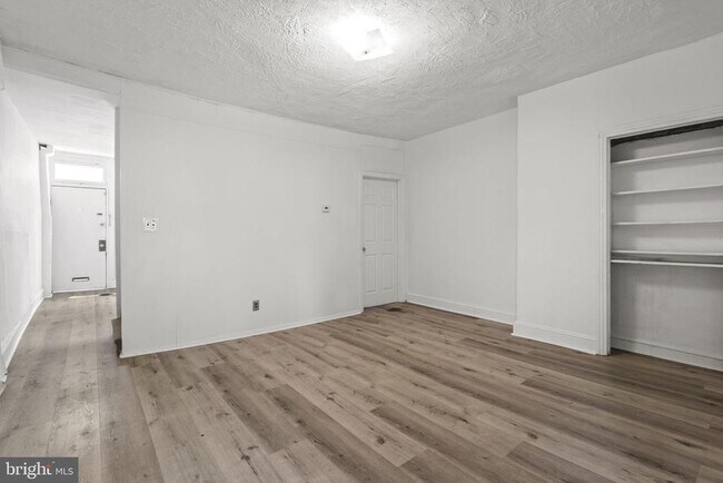 Foto del edificio - 4330 Fleming St