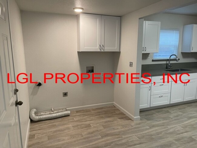 Foto del edificio - 3455 Taylor St