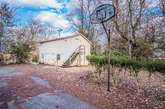 Building Photo - 322 Old Lovers Ln
