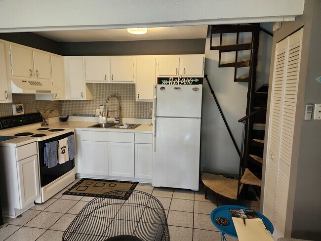 Building Photo - 34 Montego Colony