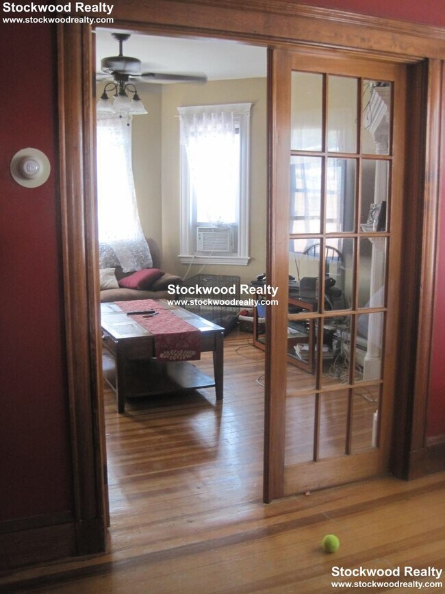 Building Photo - 16 Crescent Ave