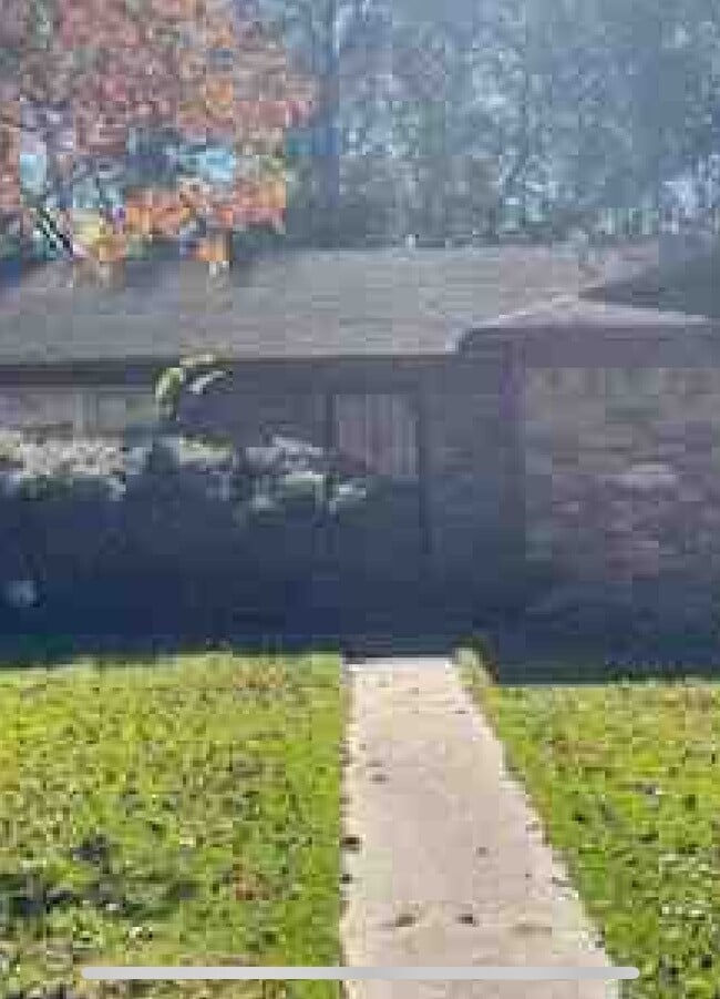 Building Photo - 32 Evergreen