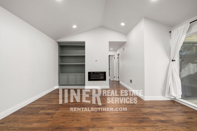 Building Photo - Beautifully remodeled Sacramento half-plex