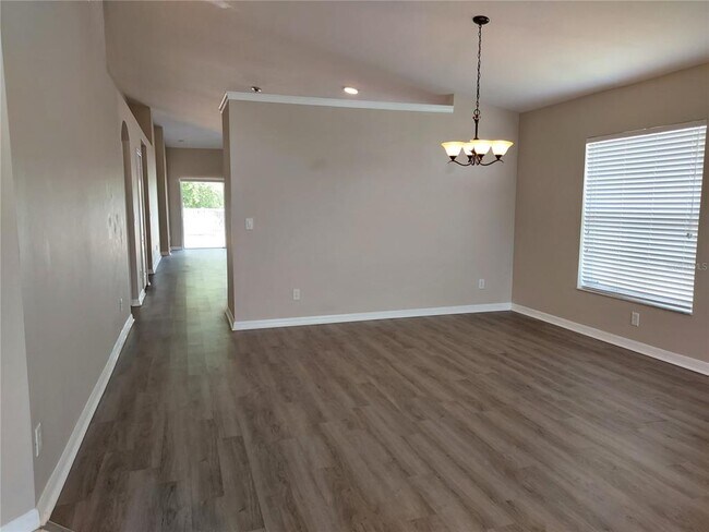Building Photo - 31127 Whinsenton Dr