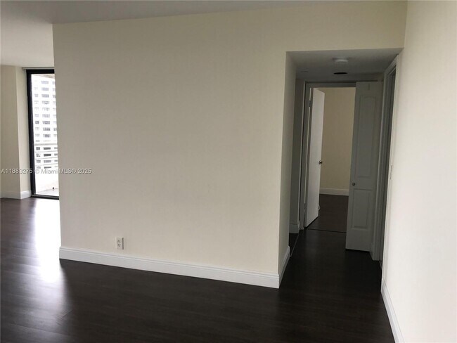 Foto del edificio - 3300 NE 191st St
