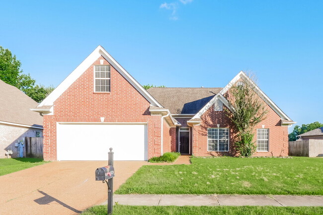Building Photo - 5820 Lillian Bend Dr