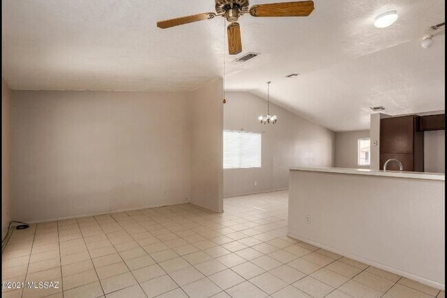 Building Photo - 1940 W Chardonnay Dr