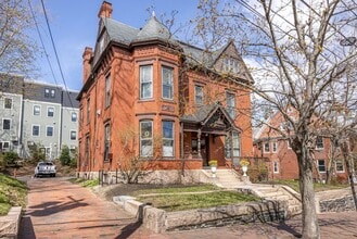 Building Photo - 24 Mellen St