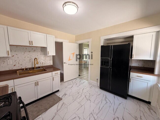 Foto del edificio - 6244 Madison Ave