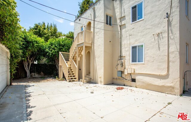 Building Photo - 452 S Roxbury Dr