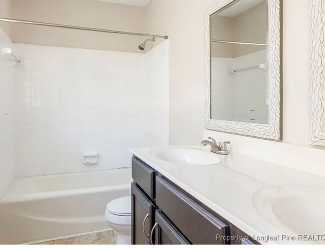 Foto del edificio - 295 Warton Ln