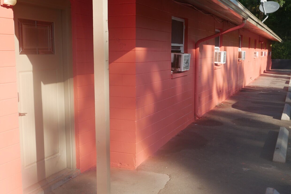 Primary Photo - Furnished Room For Rent - All Utilities & ...