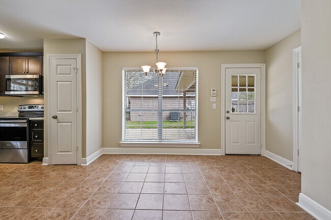Foto del edificio - 14382 Carrol Ave