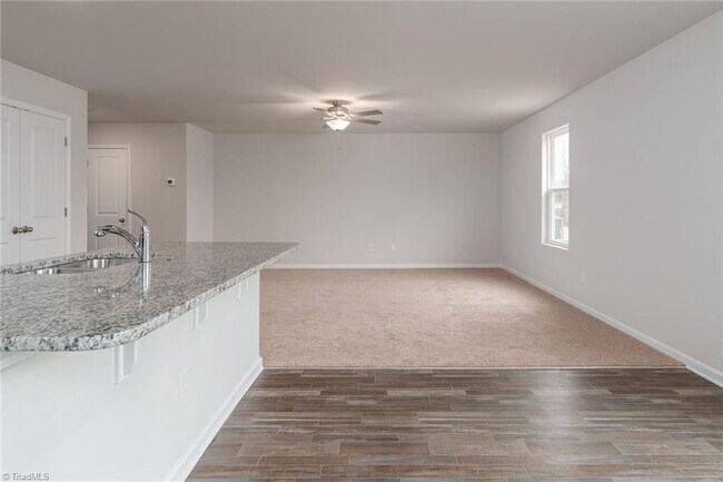 Foto del edificio - Nearly new Avery Plan | 3BR + Loft Home in McKnight Mill Community, Greensboro NC