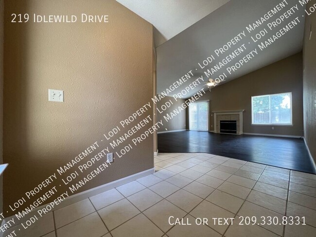 Building Photo - 219 Idlewild Dr
