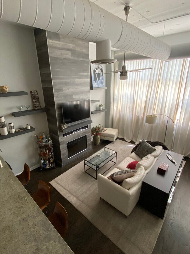 Foto del edificio - 2750 N Wayne Ave