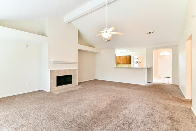 Foto del edificio - 17606 Glenwolf Dr