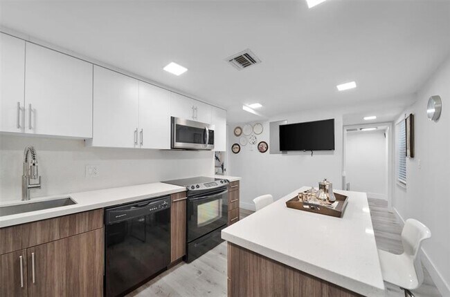 Foto del edificio - 903 Cypress Grove Dr