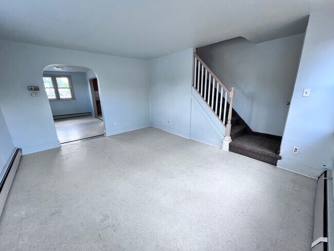 Family Room - 689 2nd Ave