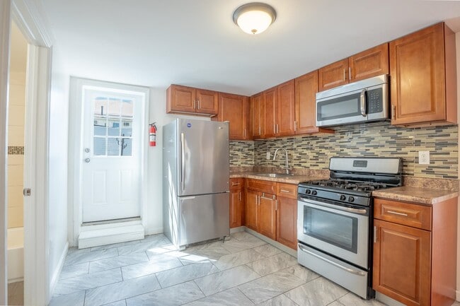 Building Photo - 427 4th St