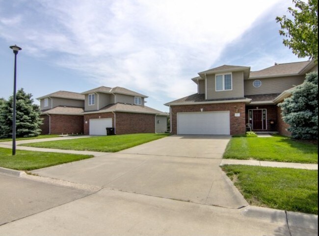 cascade pines duplex homes rentals lincoln ne apartments com