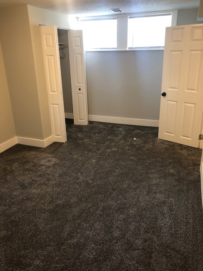 Building Photo - Single Family Home - River Views - Updated Finishes!