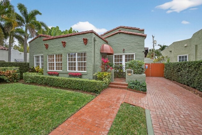 Building Photo - Historic West Palm Beach single-family home, with guest cottage!