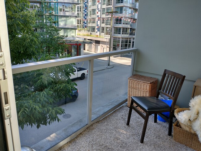 Photo du bâtiment - 108 1st Av W
