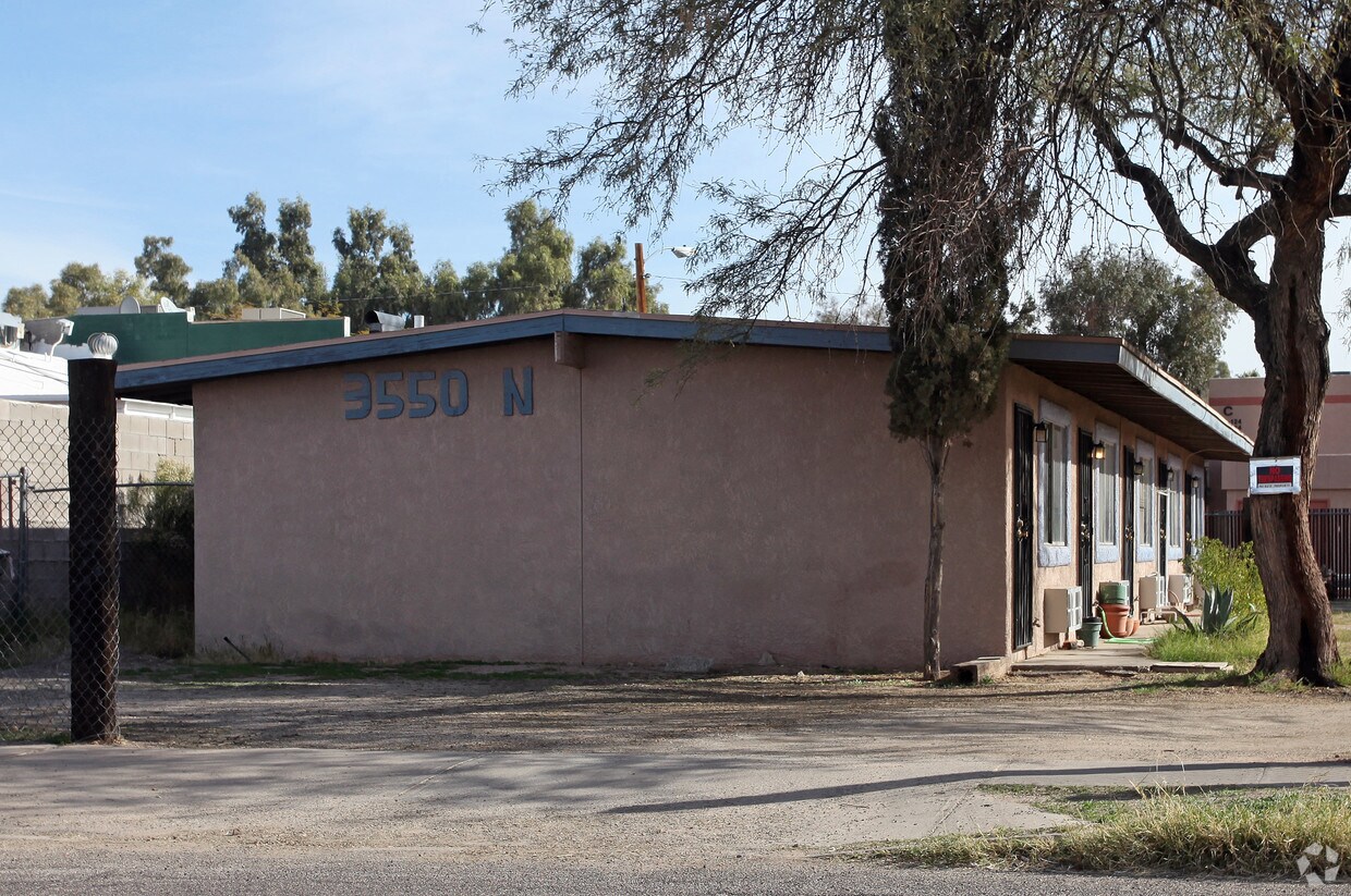Primary Photo - 3550 N Geronimo