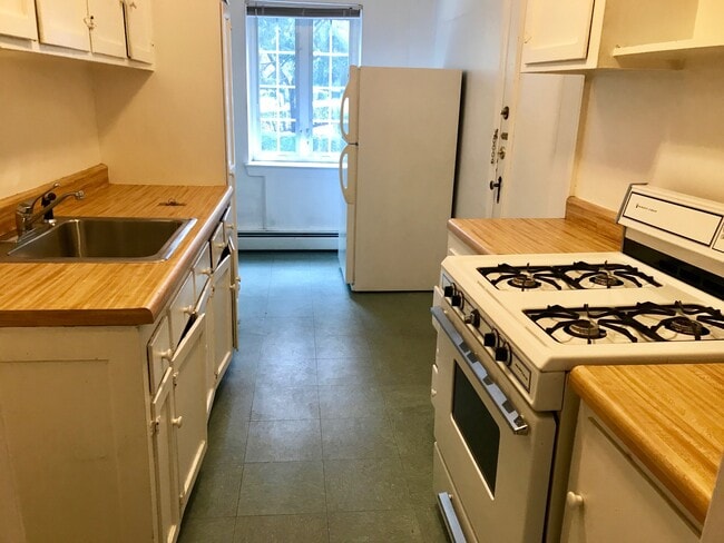 Building Photo - 9 Mount Ida St