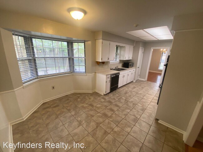 Building Photo - 3 br, 2 bath House - 680 Bromley Dr.