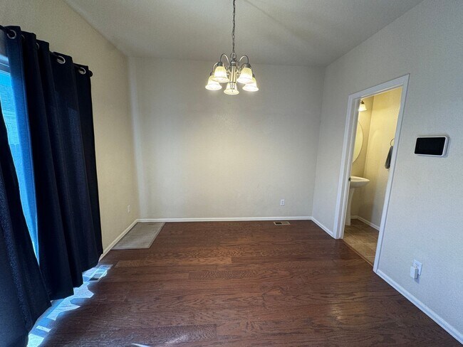 Building Photo - Spacious 3 Bed, 3 Bath Townhome with Rare ...