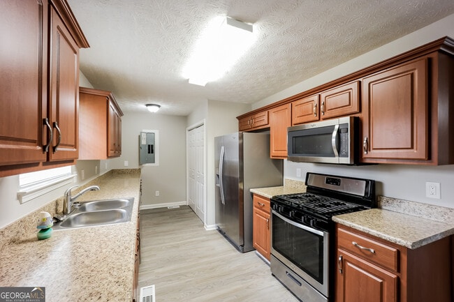 Building Photo - 334 Barr Cir