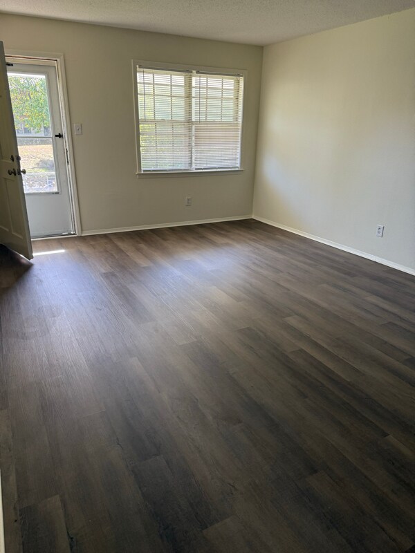 Foto del edificio - 1914 St James Dr