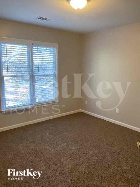 Foto del edificio - 2349 Woodleaf Dr