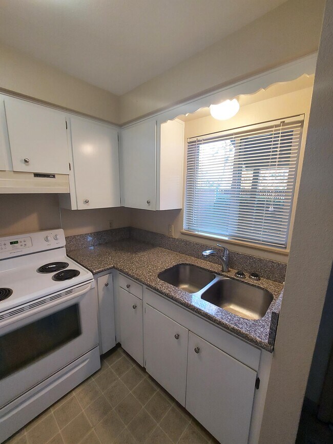 1539 Mill St SE, Salem, OR 97301 Townhome Rentals in Salem OR