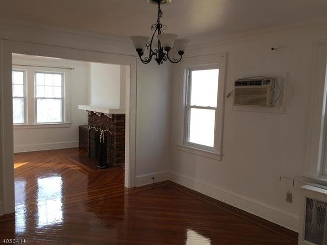 Building Photo - 215 Jacoby St