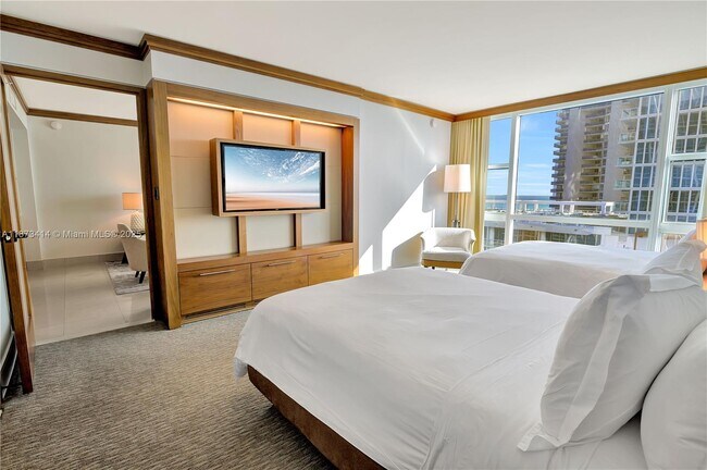 Foto del edificio - 6801 Collins Ave