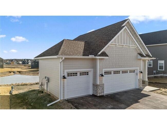 Building Photo - 10180 Shadyview Ln N