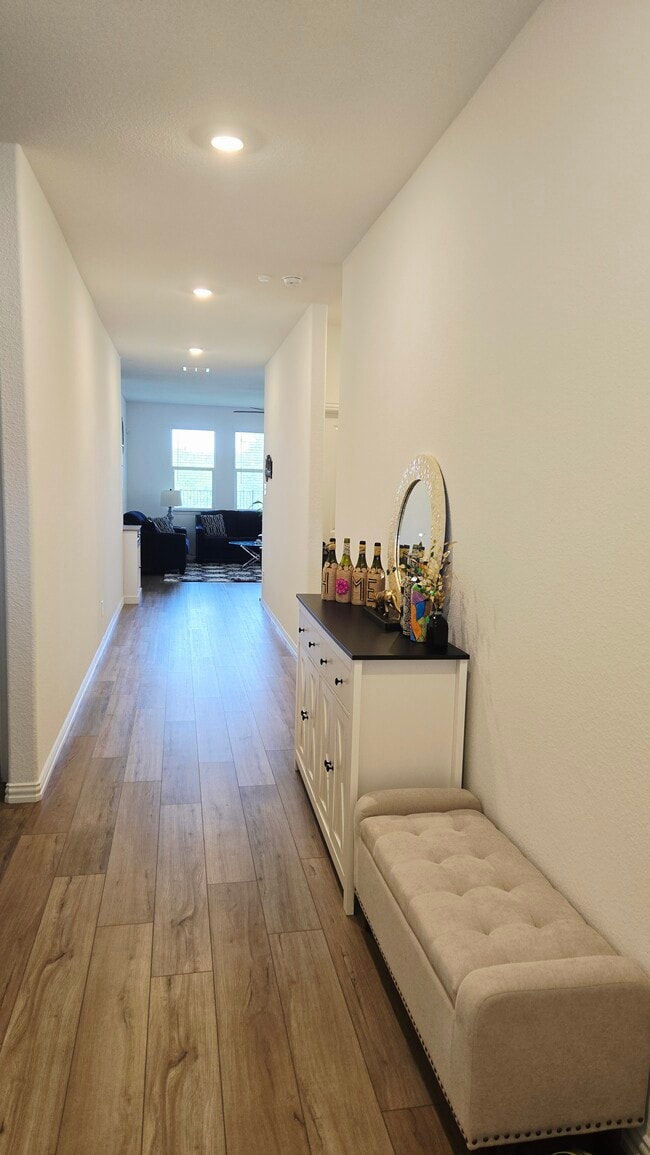 Building Photo - 3321 Kingsdown Dr