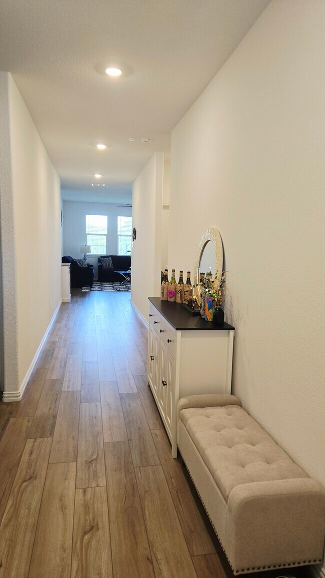 Foto del edificio - 3321 Kingsdown Dr