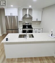 Building Photo - 169 Hemlock St