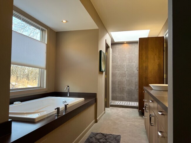 Building Photo - 63 Oak Ridge Dr
