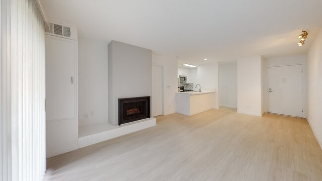 Building Photo - Club Marina Apartments