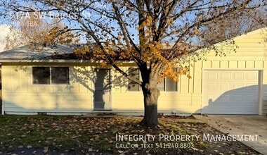 Building Photo - 917 SW Bridge St